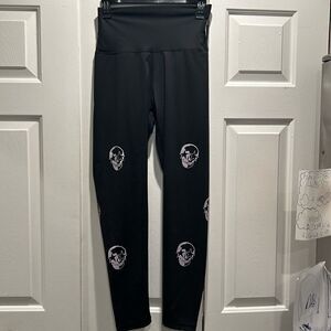 CHRLDR Black Leggings with White Skulls, Size Large